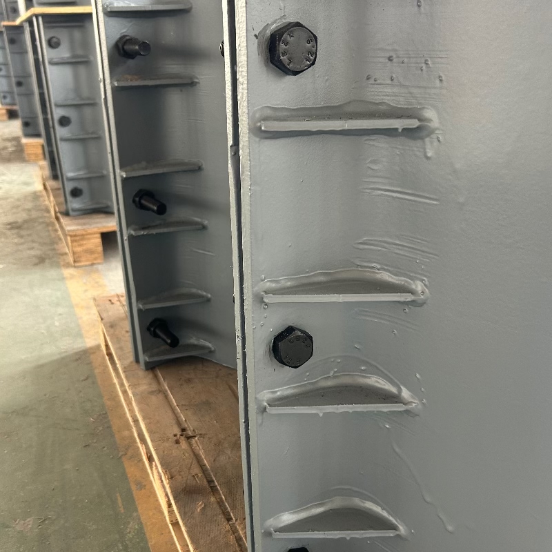 Vermiculite Insulated Pipe Holder Used in Steam